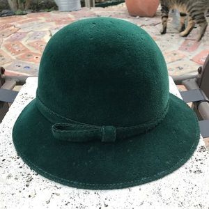 SALE💝! Three Vintage Hats!